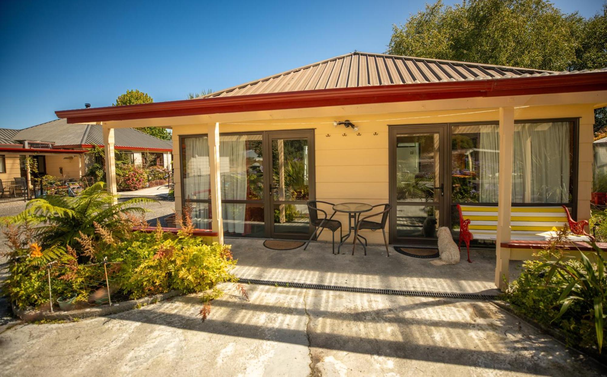 Ropatinis Bed & Breakfast Fox Glacier Exterior photo