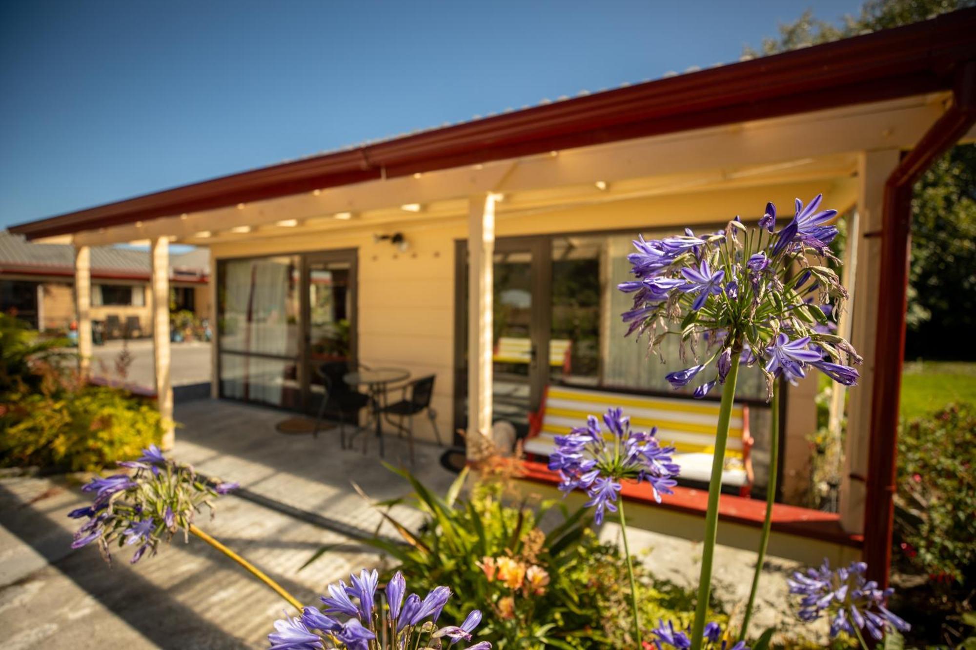 Ropatinis Bed & Breakfast Fox Glacier Exterior photo