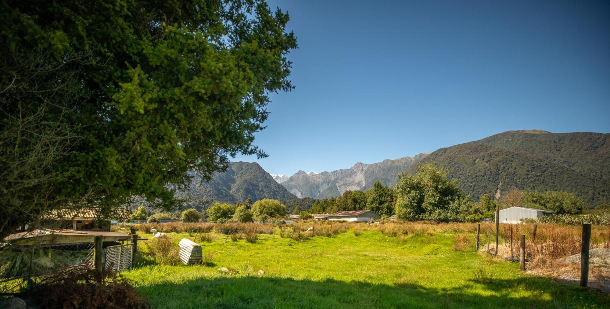 Ropatinis Bed & Breakfast Fox Glacier Exterior photo