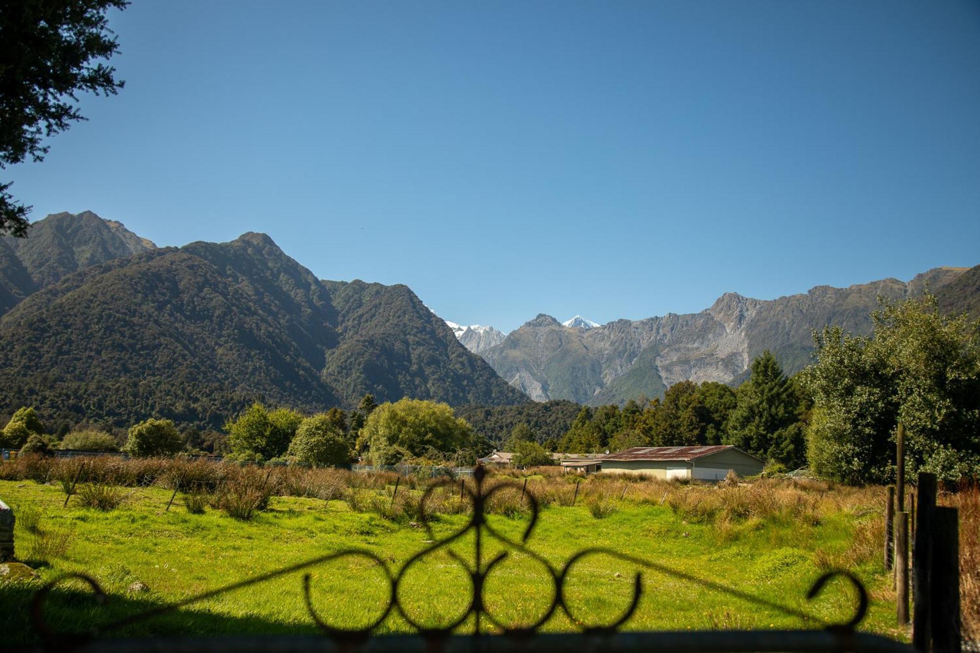 Ropatinis Bed & Breakfast Fox Glacier Exterior photo