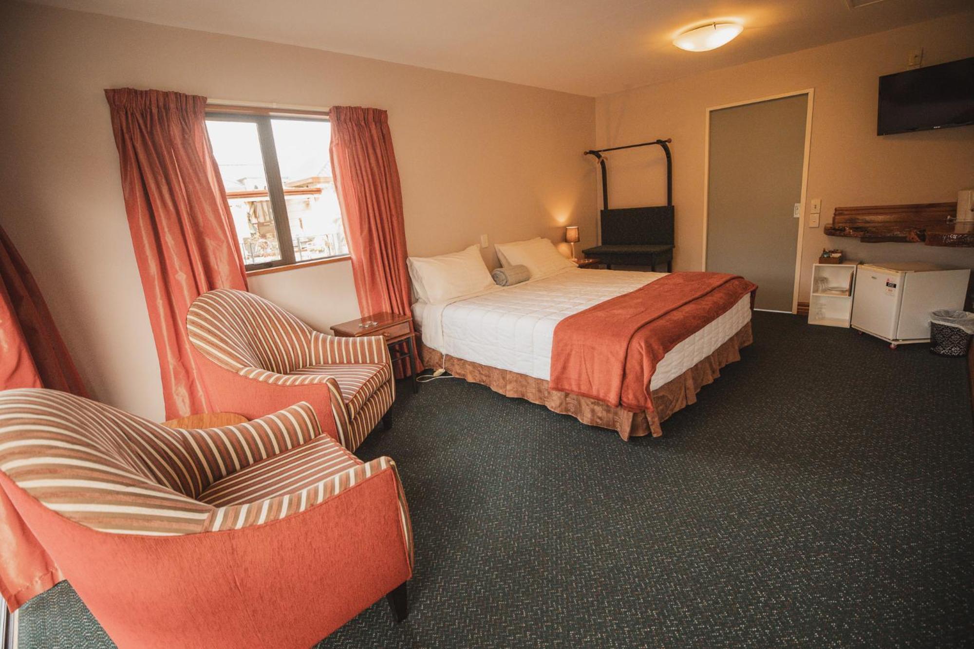 Ropatinis Bed & Breakfast Fox Glacier Exterior photo