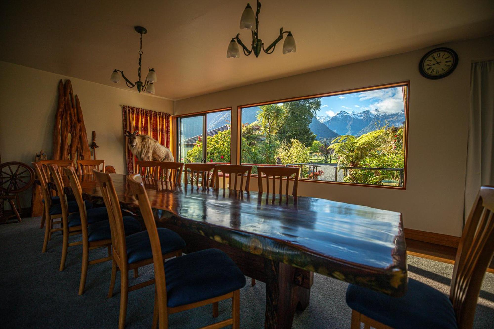 Ropatinis Bed & Breakfast Fox Glacier Exterior photo