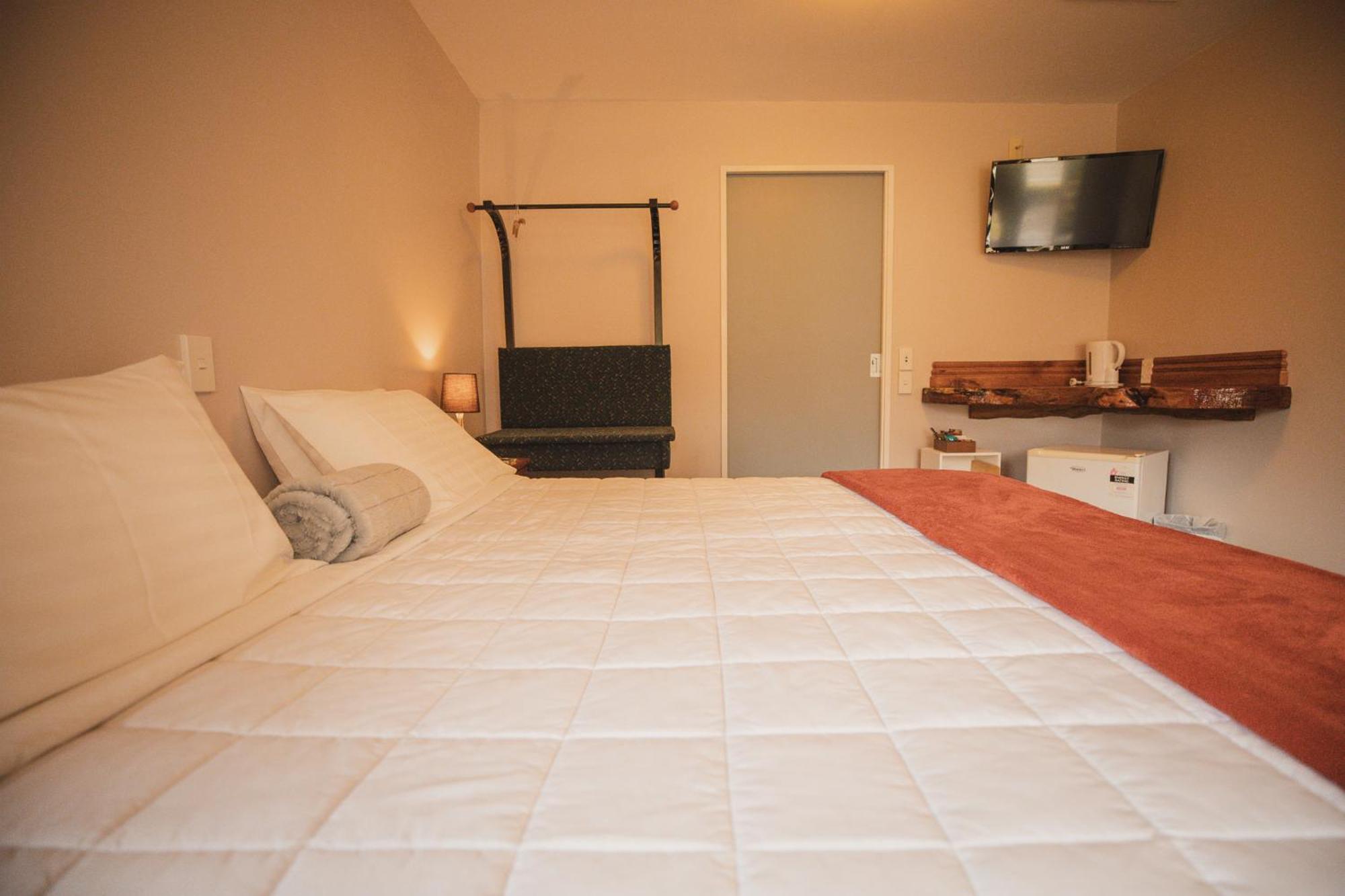 Ropatinis Bed & Breakfast Fox Glacier Exterior photo
