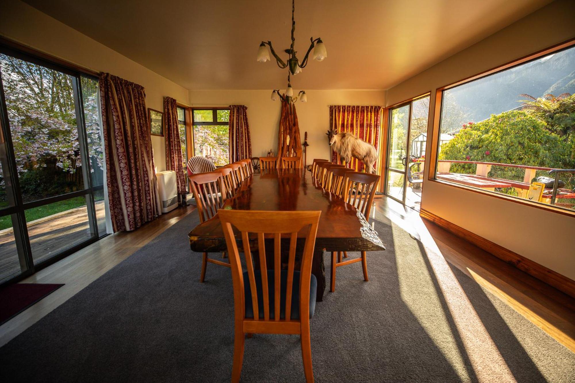 Ropatinis Bed & Breakfast Fox Glacier Exterior photo