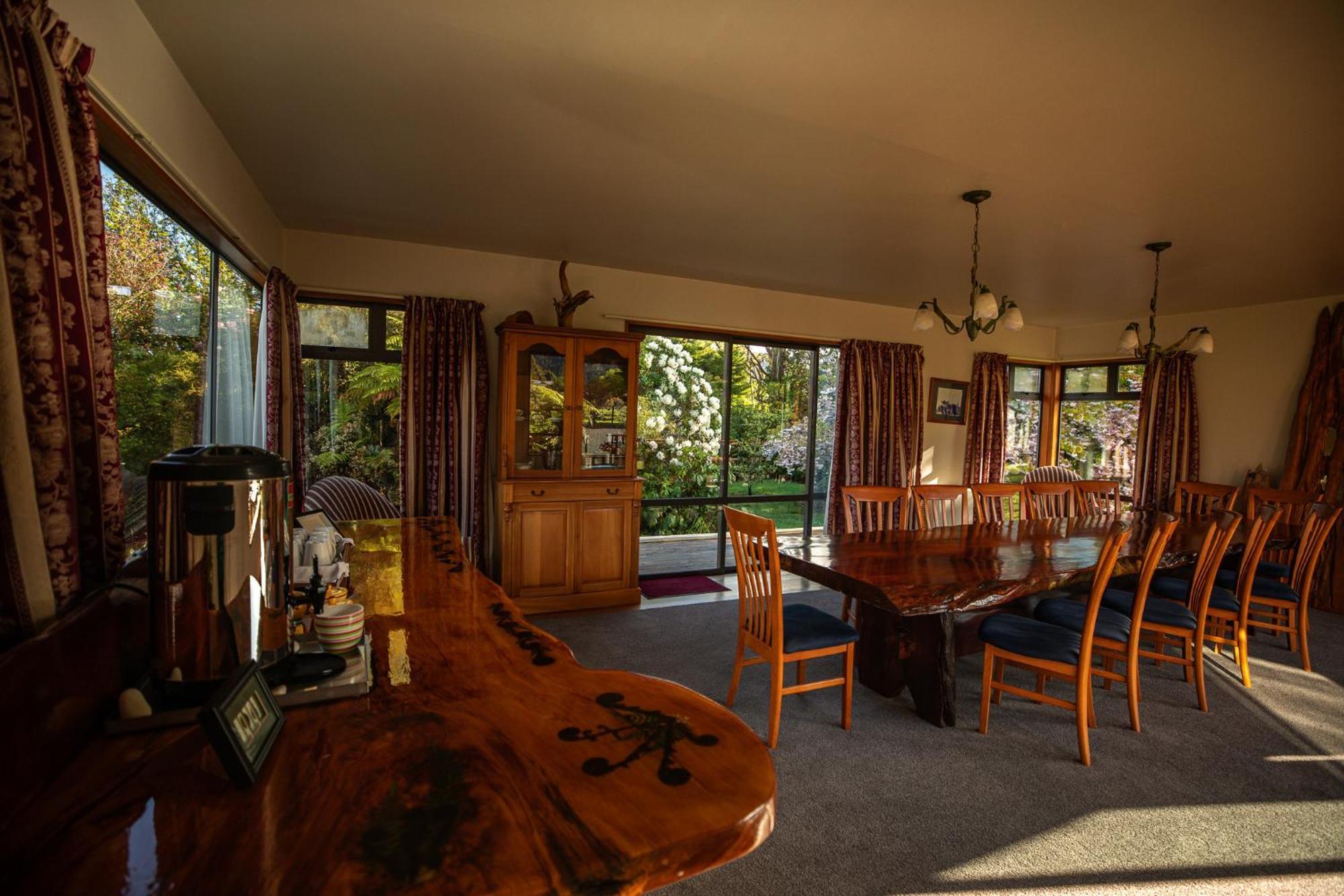 Ropatinis Bed & Breakfast Fox Glacier Exterior photo