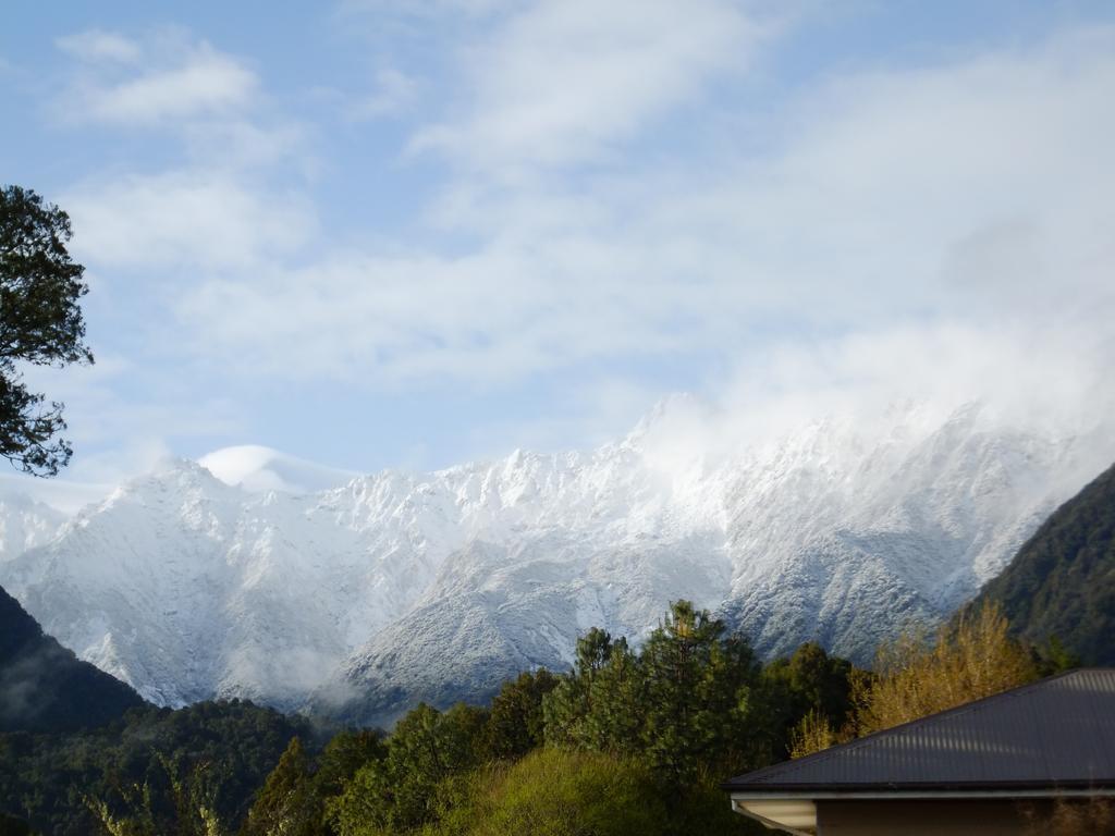 Ropatinis Bed & Breakfast Fox Glacier Exterior photo